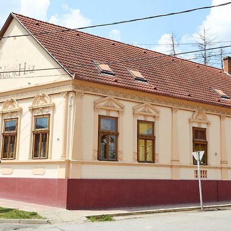 Sarok Vendeghaz Hotel Villany Exterior photo